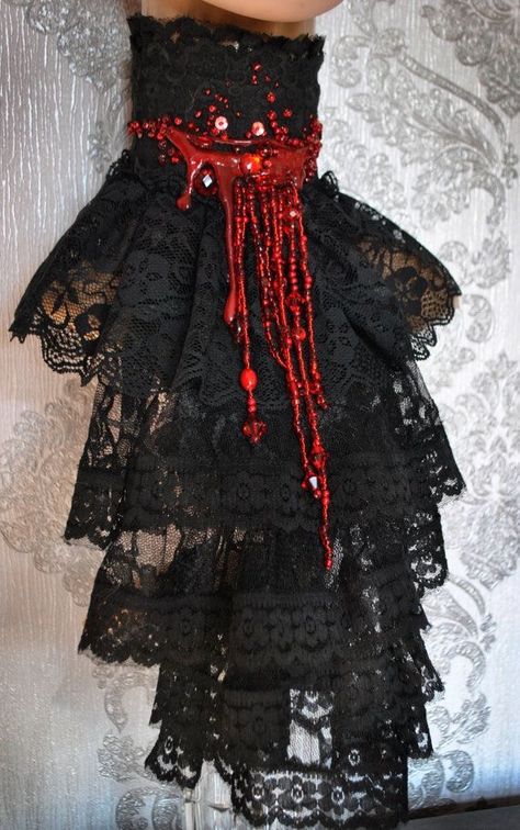 Gothic Lace, Vampire Queen, Visit Website, Halloween Jewelry, Moda Vintage, Fantasy Clothing, Fantasy Fashion, Character Outfits, Costume Design