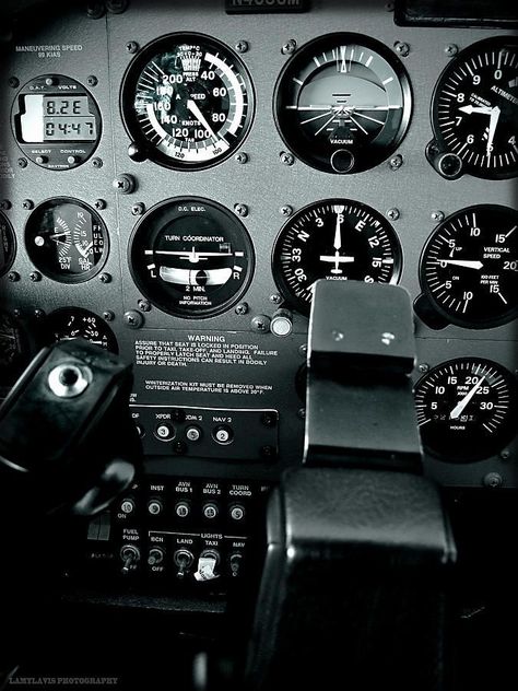 Cessna 172 Cockpit, Cessna 172 Skyhawk, Aircraft Instruments, Pilot Life, Cessna Aircraft, Aviation Education, Cessna 172, Pilot License, Pilots Aviation