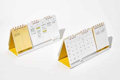 Creative Desk Calendar, Calendar Design Inspiration, Desk Calendar Design, Magazine Layout Inspiration, Schedule Calendar, Table Calendar, 달력 디자인, Calendar Kit, Zen Doodle Patterns