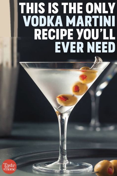 Vodka Martini Recipes, Vodka Martini Recipe, Best Martini Recipes, Dirty Martini Recipe, Martini Recipes Vodka, Expresso Martini, Simple Syrup Cocktails, Frozen Cocktail, Martinis Drinks