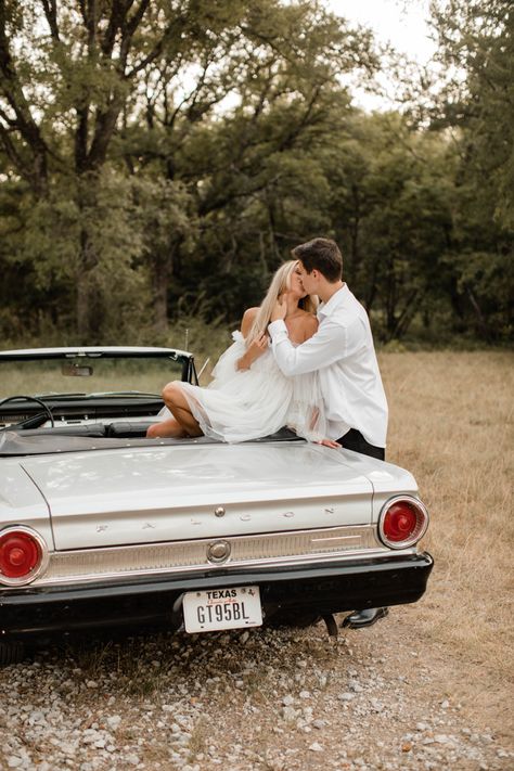 Antique Car Photoshoot, Vintage Car Maternity Shoot, Couple Maternity, Maternity Ideas, Female Photo, Antique Car, Pregnant Couple, Maternity Shoot, Engagement Sessions