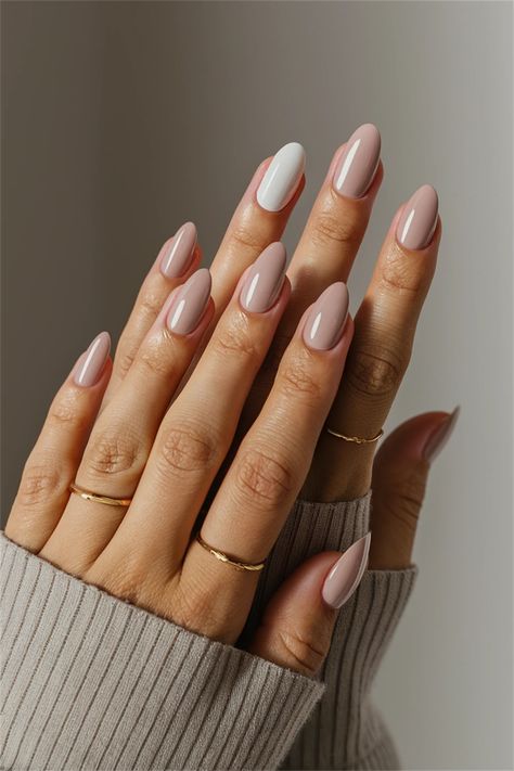 Discover a stunning look with these simple nail ideas perfect for short nails! This chic design features a delicate nude base with subtle gold accents, giving your fingertips a sophisticated touch without overwhelming the simplicity of short nails. Perfect for any occasion, this style is both classy and modern. Embrace elegance with minimal effort and let your nails make a statement! Elegant Short Nails Classy, Minimal Nude Nails, Nude Oval Nails, Engagement Nails Ideas Simple, Engagement Nails, Classy Nail Designs, Plain Nails, Trendy Nail Art, Cute Gel Nails