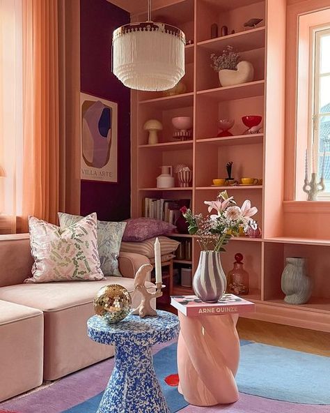 Minimalist Colorful Living Room, Colorful Interiors Living Room, Funky Interior Design, Fun Interior Design, Colorful Apartment, Colourful Living Room, Pink Home Decor, Room Aesthetic, New Wall