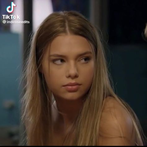 Isabella Hartley, Cleo H2o Icons, Bella Hartley Aesthetic, Indiana Evans Aesthetic, Bella H2o Aesthetic, Bella H2o, Isabella Hartley H2o, Bella Hartley H2o, Indiana Evans H2o