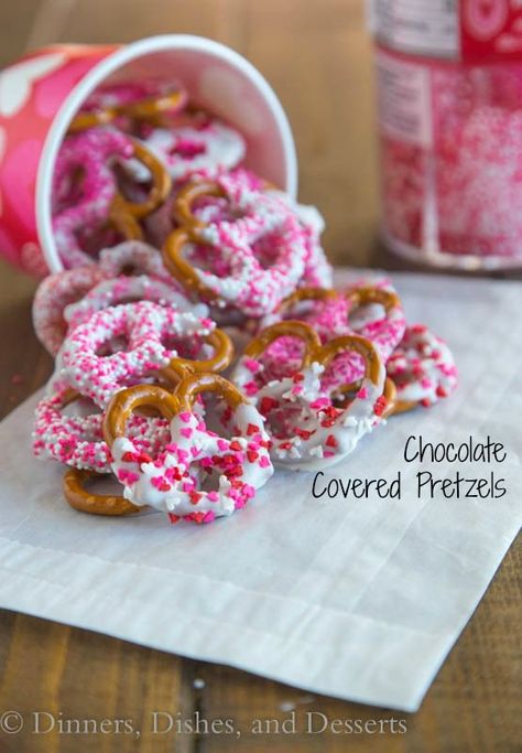 Chocolate Covered Pretzels Recipe, Valentines Party Food, Valentines Brunch, Valentines Treats, Valentines Snacks, Valentines Baking, Valentinstag Party, Covered Pretzels, Valentine Desserts