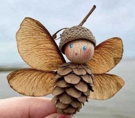 Kindergarten Art Crafts, Garden World, Pinecone Crafts Christmas, Pine Cone Art, Acorn Crafts, Waldorf Crafts, Fall Arts And Crafts, Diy Pinecone, Fairy Garden Crafts