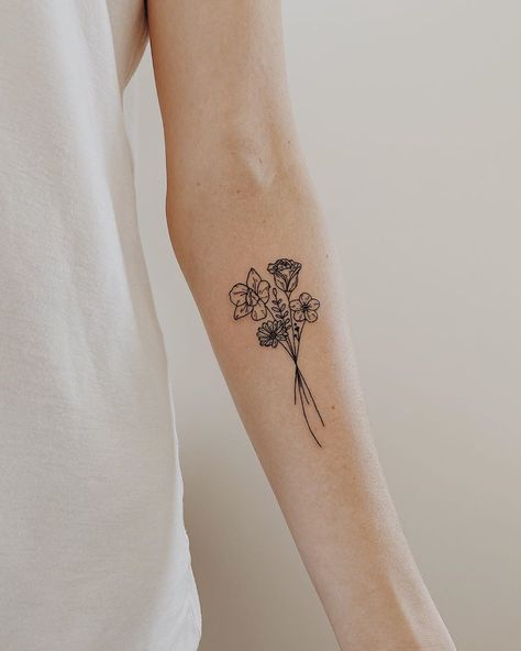 SaltandInk on Instagram: “Flowers to represent each member of the family 💛 loved doing this piece!” Family Representation Tattoos, Tattoo To Represent Family, Tattoos That Represent Family, Tattoos Representing Family, Tulip Tattoo, Instagram Flowers, Tattoos Inspiration, Family Tattoos, Up Tattoos