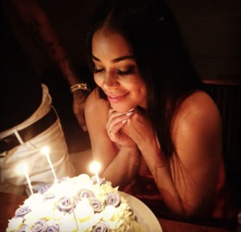 Lauren London Nipsey Hussle, 2010s Aesthetic, 2013 Swag Era, Cute Birthday Ideas, Lauren London, Nipsey Hussle, London Aesthetic, How To Pose, Cute Selfie Ideas