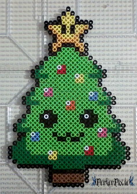 Christmas Tree Hama Beads, Christmas Tree Perler Beads, Peeler Bead Christmas, Perler Beads Ideas Christmas, Christmas Perler Bead Ideas, Hama Christmas Pattern, Christmas Hama Beads Pattern, Fuse Beads Christmas, Christmas Bead Crafts