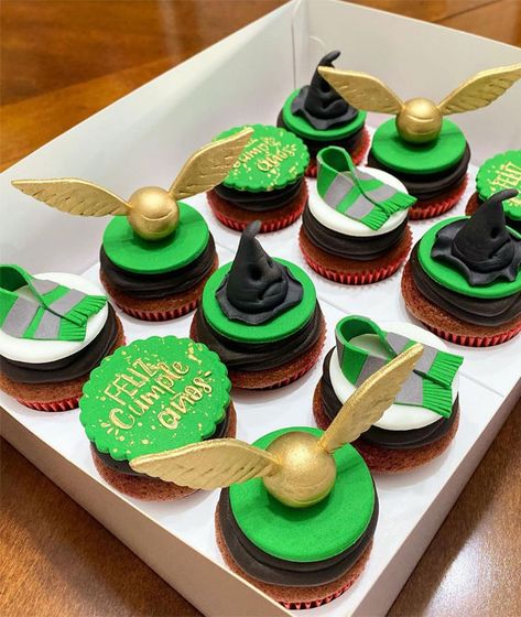 harry potter cupcakes, cupcake ideas, cupcake ideas for birthday, cupcake decorating, cupcake decorating ideas, creative cupcake ideas, cupcake ideas for kids Slytherin Cupcakes, Birthday Cupcake Decorating, Cupcake Ideas For Kids, Creative Cupcake Ideas, Cupcake Decorating Ideas, Cake Bento, Harry Potter Cupcakes, Slytherin Harry, Creative Cupcakes