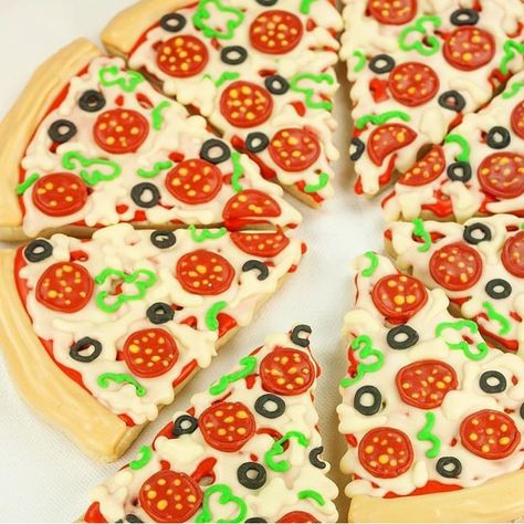 Pizza Sugar Cookies, Fondant Biscuits, Burger Cookies, Sugar Cookie Pizza, Pizza Cookies, Pizza Cake, Pizza And Beer, Cookie Pizza, Summer Cookies