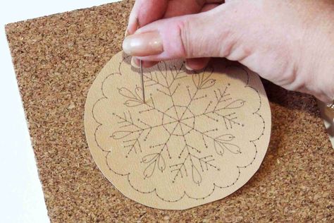 Embroidered Paper, Stitching On Paper, Embroidery Tips, Embroidery Cards, Crewel Embroidery Kits, Embroidery Template, Embroidery Stitches Tutorial, Paper Embroidery, Learn Embroidery