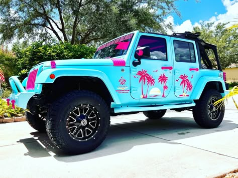 Preppy Jeep Wrangler, White Jeep Wrangler With Teal Accents, Girl Jeep Wrangler Ideas, Turquoise Jeep Wrangler, Preppy Jeep, Jeep Interior Aesthetic, Cute Jeeps, Cool Jeeps Wrangler, Teal Jeep