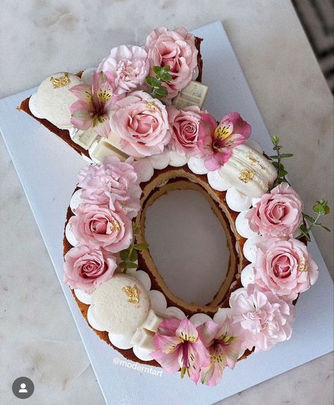 Engagement ring cake #engagement #engagementcake #ringcake Luxury Flower Ring For Wedding, Wedding Cake With Floral Ring, Engagement Cake With Ring, Party Ring Cake, Engagement Ring Cake, Floral Number Cake Ideas, Ring Cake, Nutella Cake, Engagement Cakes