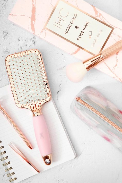 I Heart Cosmetics – Rose Gold and Rose Pink Paddle Hairbrush Hairbrush Aesthetic, Blow Dry Natural Hair, Hair Tool Set, Dry Natural Hair, Gold Aesthetic, Hair Brushes, Amazon Beauty Products, Pastel Pink Aesthetic, Gold And Pink