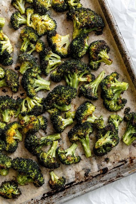 This Oven Charred Broccoli comes out so crisp and is incredibly tasty! It only requires 3 ingredients and is ready in under 30 minutes! Make this Oven Charred Broccoli for your side dish tonight! Chared Broccoli, Broccoli Oven, Oven Brocolli Recipes, Baked Broccoli Oven, Roasting Broccoli In Oven, Oven Broccoli, Crispy Oven Roasted Broccoli, Pan Roasted Broccoli, How Long To Roast Broccoli In Oven