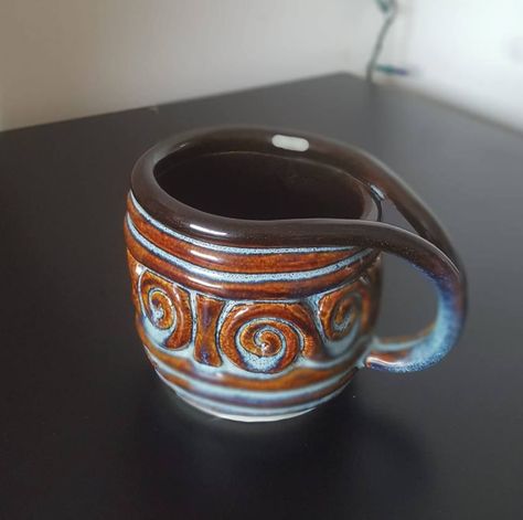 Pottery Pinch Pot, Coil Pottery, Pottery Lessons, Coil Pots, Beginner Pottery, Pottery Handbuilding, Pottery Inspiration, Clay Mugs, Hand Built Pottery