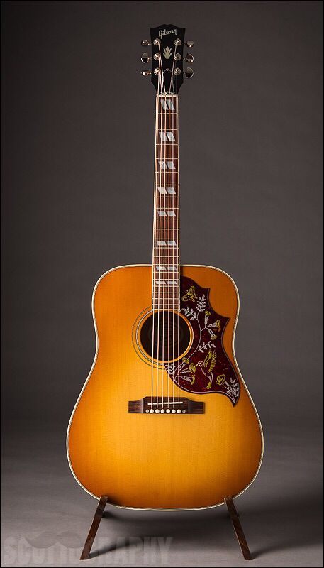 Gibson Hummingbird Gibson Hummingbird Guitar, Gibson Hummingbird, Custom Acoustic Guitars, Fender Acoustic Guitar, Taylor Guitars Acoustic, Acoustic Guitar Photography, Gibson Acoustic, Learn Guitar Chords, Epiphone Guitars