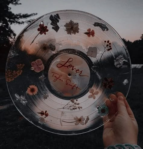 Dark Academia Widget, Aesthetic Widgets, Wallpaper Tumblr, Scenery Nature, Social Media Accounts, Taylor Swift Album, Music Aesthetic, Brown Aesthetic, Aesthetic Images