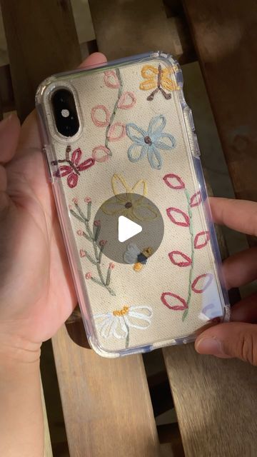 G&R on Instagram: "Made a little embroidery phone case for myself.. and yes the design changes halfway through because I realised I traced out my phone case the wrong way 😭🤪 Was considering making this a tutorial, let me know if that sounds like something y’all would like" Embroidery Phone Case, Bag Canvas, My Phone, Sounds Like, Let Me Know, Embroidery Patterns, Hand Embroidery, Phone Case, Felt