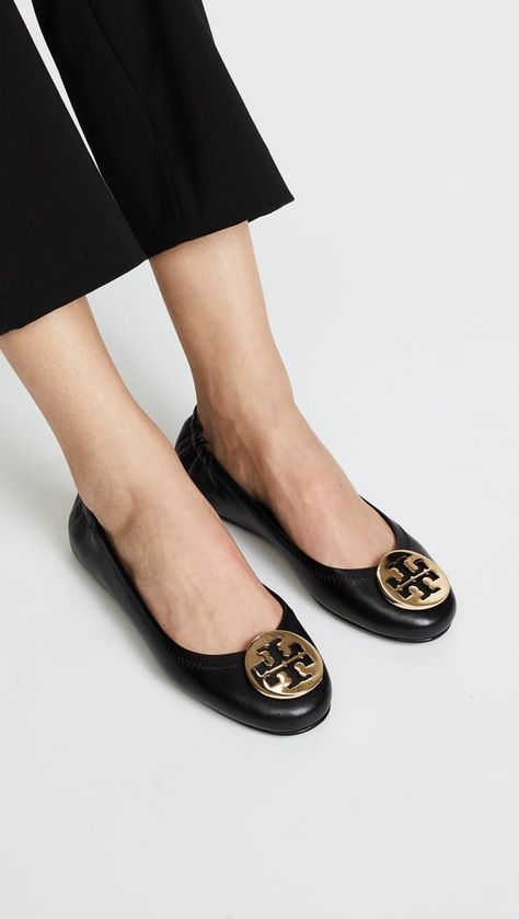 Tory Burch Minnie Flats Outfit, Tory Burch Ballet Flats Outfit, Tory Burch Flats Outfit, Tory Burch Minnie Flats, Tory Burch Black Sandals, Flat Shoes Outfit, Ballet Flats Outfit, Comfortable Ballet Flats, Tory Burch Ballet Flats