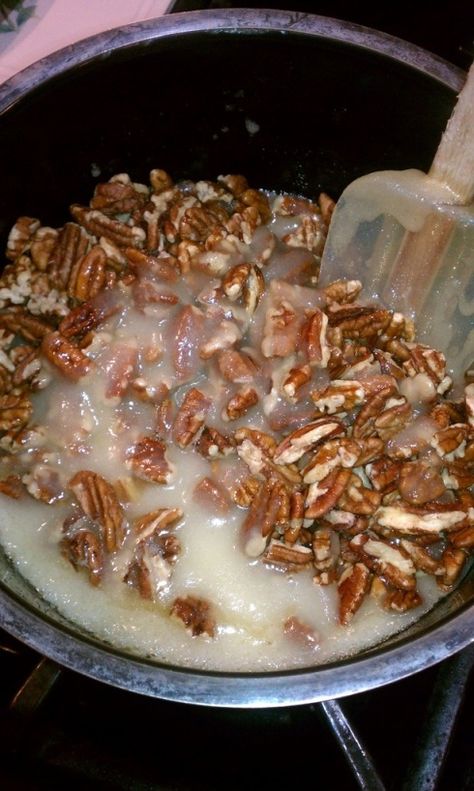 Pecan Toffee Recipe, Pecan Toffee, Toffee Candy, Brittle Recipes, Candy Ideas, Toffee Recipe, Martha Washington, Candy Recipes Homemade, Christmas Candy Recipes