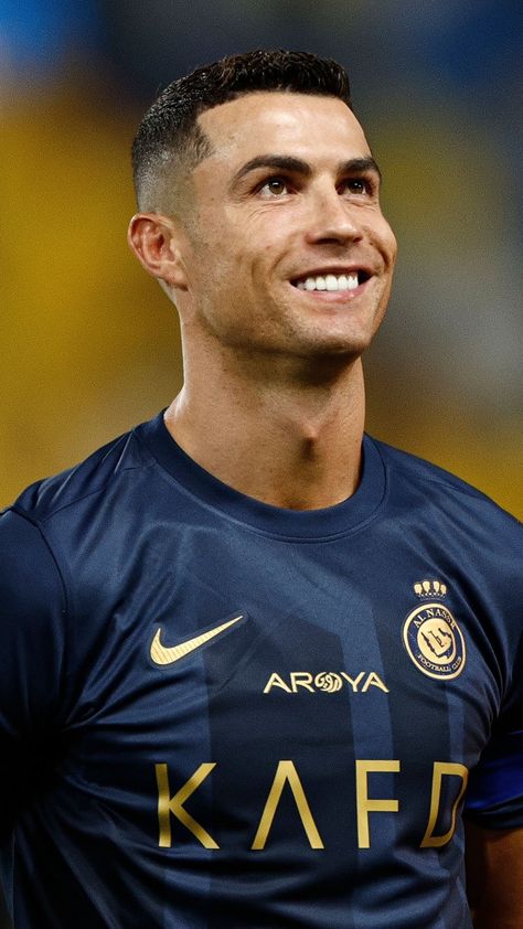 Bald Neymar, Rolando Wallpaper, Rolando Cristiano, Cristiano Ronaldo Alnassr, Ronaldo Football Player, Ronaldo Champions League, Cristiano Ronaldo Training, Cristiano Messi, Cristiano Ronaldo Hd Wallpapers