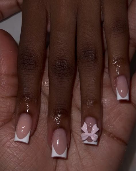 Nails W Bow Charm, Acrylic Nails Ideas Winter Simple, Short Acrylic Nails With Bow, Short Nails With Bow Charm, Short French Tip With Charms, Short Acrylic Nails Charms, Classy Square Acrylic Nails, Short Nail Designs With Charms, Bow Nails Short