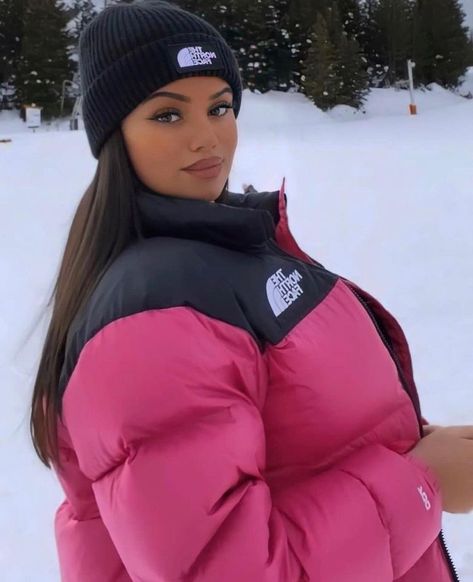 North Face Puffer Jacket Aesthetic, Puffer Jacket Aesthetic, North Face Jacket Outfit, Outfits Sporty, North Face Jacket Women's, 1996 Retro Nuptse Jacket, Trendy Winter Fashion, Retro Nuptse Jacket, Cute Outfits With Leggings