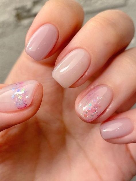 winter nail color: milky white and baby pink Pink Nails With Glitter Accent, Korean Nail Designs, Pink And White Nails, Nail Polish Colors Winter, Neutral Nail Designs, Silver Nail Designs, Korean Nail, Mauve Nails, Glitter French Manicure