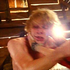 EVAN PERTERS ! SHIRTLESS ! Evan Peters Shirtless, Party Wallpaper, Ahs Coven, Evan Thomas, Tate Langdon, Background Photos, Evan Peters, Golden Globe, Body Poses