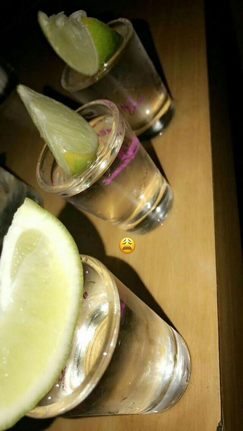 Fake Alcohol Story, Shots Snap, Beer Pictures, Story Fake, Alcohol Party, Alcohol Aesthetic, Food Drink Photography, Snapchat Picture, Pretty Drinks