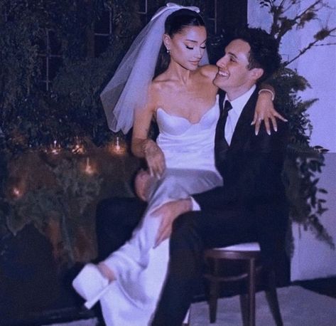 Ariana Grande Dalton, Ariana Grande Wedding, Ariana And Dalton, Couples Candid Photography, Ariana Grande Boyfriend, Dalton Gomez, Ariana Grande Instagram, Harry Wedding, Ariana Grande Outfits