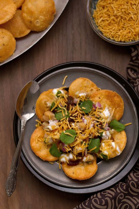 Papri Chaat Papri Chaat Recipe, Delicious Starters, Papri Chaat, Desi Khana, Indian Recipes Authentic, Indian Foods, Vegetarian Foods, Chaat Recipe, Indian Street