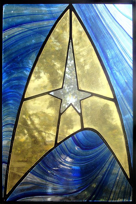 Star Trek Geek House, Deep Space Nine, Star Trek Art, Starship Enterprise, Star Trek Universe, Star Trek Tos, Glass Artwork, Stained Glass Projects, Arte Fantasy