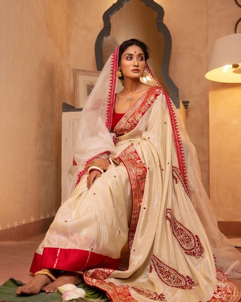 Bengali Reception Bridal Look, Bengali Culture, Bengali Saree, Reception Saree, Bengali Bridal Makeup, Bengali Bride, Indian Bride Outfits, Bride Photoshoot, Bengali Wedding