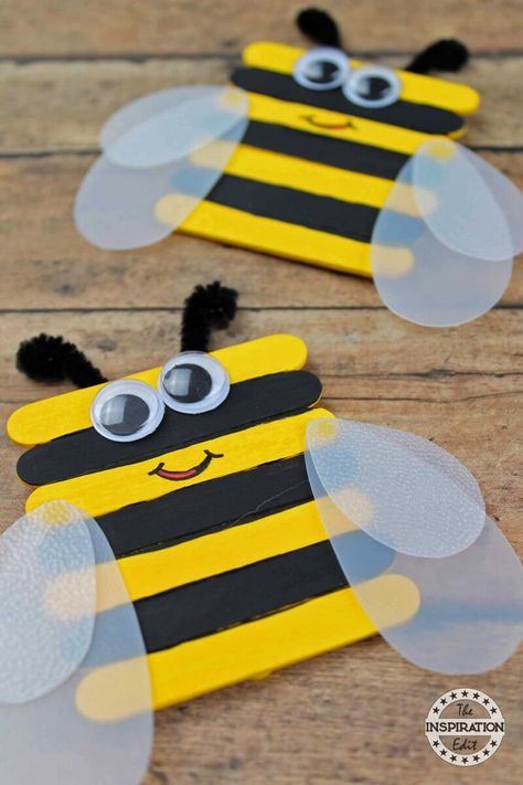 Super Easy Bumble Bee Preschool Craft · The Inspiration Edit Bumble Bee Craft, Popsicle Stick Crafts For Kids, Bee Craft, Bee Crafts For Kids, Insects Preschool, Bugs Preschool, Insect Crafts, Kids Craft Room, Preschool Craft