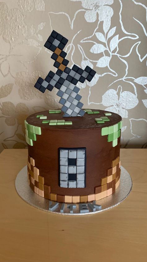 Chocolate Minecraft Cake, Mind Craft Birthday Cake, Minecraft And Roblox Cake, Cake Maincraft, Minecraft Fondant Cake, Minecraft Bday Cake, Minecraft Cake Simple, Minecraft Cakes Ideas, Birthday Cake 9 Boy