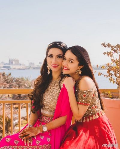 Sister Wedding Pictures, Sisters Photography Poses, Best Wedding Pictures, Sister Ideas, Wedding Pictures Ideas, Bridesmaid Photoshoot, Sisters Photoshoot Poses, Sister Photography, Sister Poses