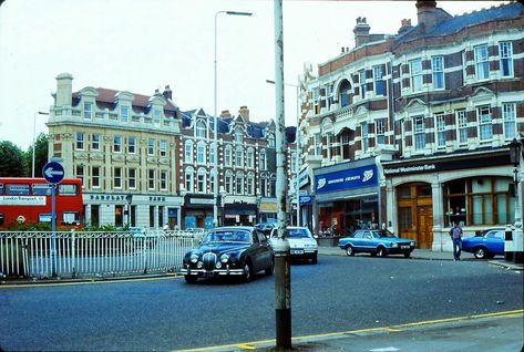 Muswell Hill Broadway 1982 Muswell Hill London, Historical London, Muswell Hill, London History, Uk City, London Pictures, London Transport, Old Street, London Town