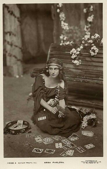 Vintage #Tarot reader, #psychic, #fortune teller.  www.kittydarling.me Vintage Fortune Teller, Fortune Tellers, Ballet Russe, Anna Pavlova, 사진 촬영 포즈, Witchy Stuff, Fortune Telling, Tarot Art, Fortune Teller