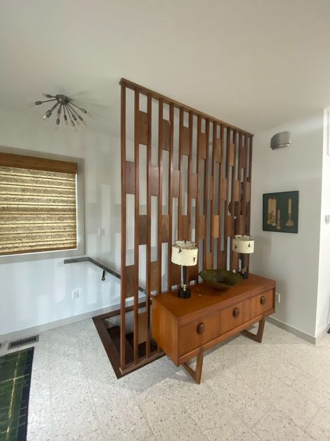 Mid Century Modern Room Dividers, Mid Century Room Divider, Tattoo Home, Inspiration Wall Art, Aesthetic Door, Door Aesthetic, Wallpaper Floor, Aesthetic Painting Ideas, Cabin Bathroom