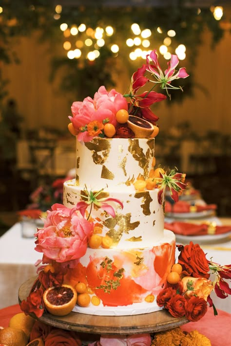 coral charm peony and gold leaf wedding cake Tropical Wedding Cake Designs, Wedding Cake Sunset, Wedding Flowers Sunset Colors, Gold And Orange Wedding, Wedding Cake Colorful Flowers, Orange And Pink Wedding Cake, Tropical Wedding Cake Flowers, Sunset Wedding Cake, Tropical Indian Wedding