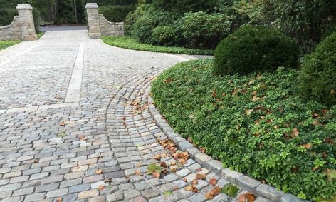 Cobbled Driveway, Cobblestone Patio, Cobblestone Pavers, Cobblestone Driveway, Paving Design, Stone Driveway, Stone Retaining Wall, Driveway Design, Landscape Stone