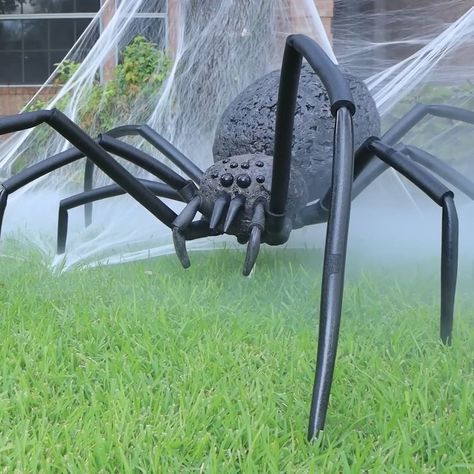 Diy Spider Decoration Outdoor Halloween, Harry Potter Halloween Decorations Outside, Giant Spider Halloween Diy Pool Noodles, Halloween Diy Spider, Pool Noodle Spider Decoration, Diy Spider Decoration, Diy Giant Halloween Spider, Giant Spider Halloween Diy, Spider Diy