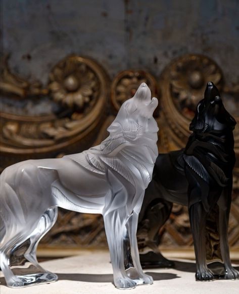 Lalique's crystal wolfs Wolf Statue Sculpture, Crystal Animals Fantasy Art, Wolf Statue, Wolf Crystal, Glass Figurines Liuli Crystal Art, Crystals Gems, Hag Stones, Miniature Ideas, Lalique Crystal