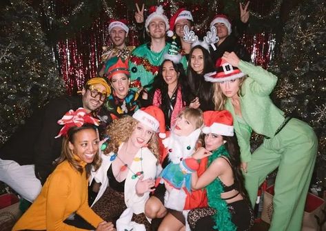 Taylor Swift Threw The Most Taylor Swifticizationized 30th Birthday Party Taylor Swift Christmas, Indira Gandhi, Taylor Swift Birthday, All About Taylor Swift, Olivia Benson, Birthday Party Outfits, Michael Clifford, 30th Birthday Parties, Red Taylor