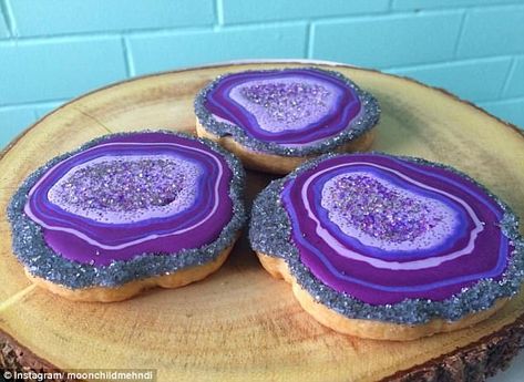 Color Themed Party Food, Crystal Desserts, Gem Cookies, Geode Cookies, Gem Party, Bake Sale Treats, Cookie Recipes Decorating, Baking Aesthetic, Colorful Rings