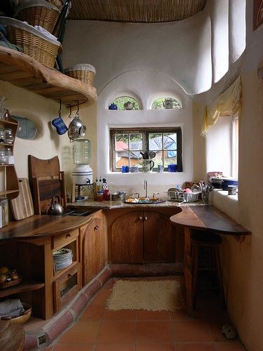 Cob House Kitchen, Cob Home, Cob Homes, Cob Building, Casa Hobbit, Tiny House Swoon, Straw Bale House, Earthship Home, Natural Homes