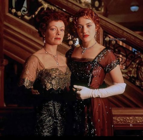 𝐀𝐍𝐔𝐑𝐀𝐃𝐇𝐀 | 𝐓𝐈𝐓𝐀𝐍𝐈𝐂 🌙 on Instagram: “Ruth Dewitt Bukater & Rose Dewitt Bukater 🌹 mom & Daughter @francesfisher #katewinslet #rosedawson #katewinslet #jackdawson…” Titanic Costume, Titanic Kate Winslet, Black Dinner Dress, Titanic Photos, Titanic 1997, Frances Fisher, Leo And Kate, Titanic History, Jack Dawson